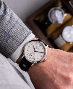 Bruno Söhnle – Mechanik Edition X – Limited Edition – 17-11100-228 15 Bruno Söhnle – Mechanik Edition X – Limited Edition – 17-11100-228 -WATBANDIT Verkäufe Bruno Sohnle Mechanik Edition X Limited Edition 17 11100 228 wrist shot min