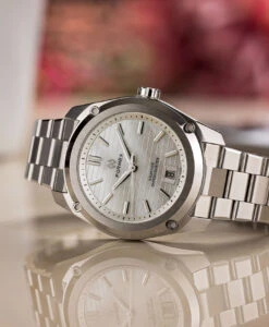 Formex – Essence ThirtyNine (39mm) Automatik Chronometer – Perlmutt 13 Formex – Essence ThirtyNine (39mm) Automatik Chronometer – Perlmutt -WATBANDIT Verkäufe Formex Essence ThirtyNine 39mm Automatic Chronometer Nacre reflection