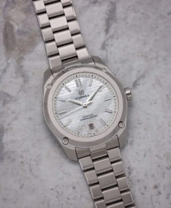 Formex – Essence ThirtyNine (39mm) Automatik Chronometer – Perlmutt 12 Formex – Essence ThirtyNine (39mm) Automatik Chronometer – Perlmutt -WATBANDIT Verkäufe Formex Essence ThirtyNine 39mm Automatic Chronometer Nacre style