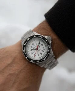 Marathon – 41mm Artic Edition Large Diver’s Automatic (GSAR) Mit Edelstahl-Armband 9 Marathon – 41mm Artic Edition Large Diver’s Automatic (GSAR) Mit Edelstahl-Armband -WATBANDIT Verkäufe Marathon 41mm Artic Edition Large Divers Automatic GSAR With Stainless Steel Bracelet wrist shot min