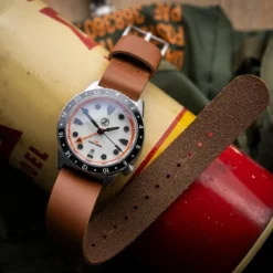 Titelseite -WATBANDIT Verkäufe VintageMilitarySinglePassLeatherWatchStrap Brownzelos 1800x1800