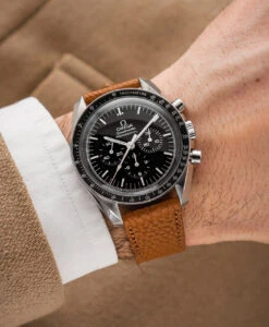 WRISTPORN – Braunes Strukturiertes Kalbslederarmband & Uhrentasche 6 WRISTPORN – Braunes Strukturiertes Kalbslederarmband & Uhrentasche -WATBANDIT Verkäufe Wristporn Brown Structured Calf Leather Watch Strap omega speedmaster wrist shot