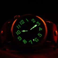 Vario – Vario 1918 Pilotenuhr Aus Messing, Cremefarbenes Zifferblatt Mit Orangefarbener Leuchtmasse – 40 Mm – Bund Geölt, Karamellbraun -WATBANDIT Verkäufe pilot brass cream lume