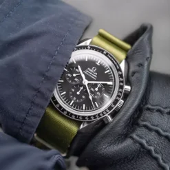 Premium Nylon Uhrenarmband – Grün | WB Original 15 Premium Nylon Uhrenarmband – Grün | WB Original -WATBANDIT Verkäufe premium single piece nylon strap military green omega speedmasterjpg 669f8499991c4